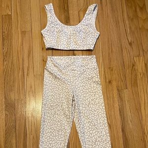 Lulu’s Sports Bra and Leggings Set